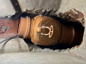 Stop sewer rats in London with a non return valve installation.